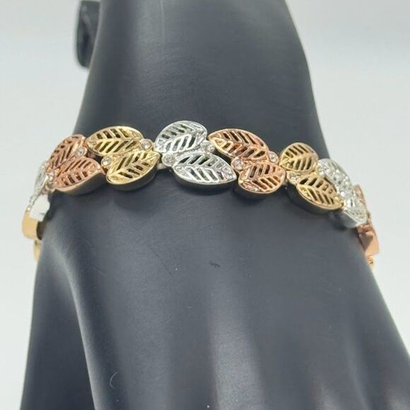 Northcrest Tri-color Leaf Motif Stretch Bracelet - Picture 12 of 14
